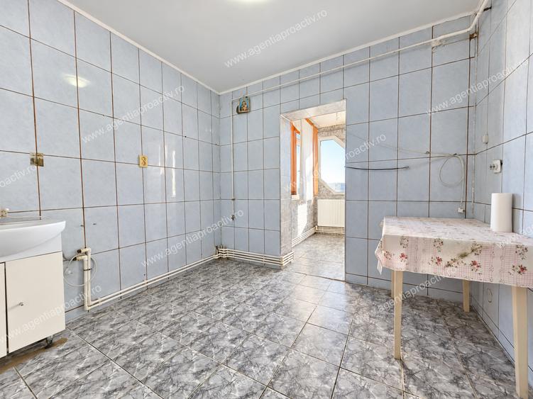 Apartament cu 2 camere decomandat în Piața Centrală