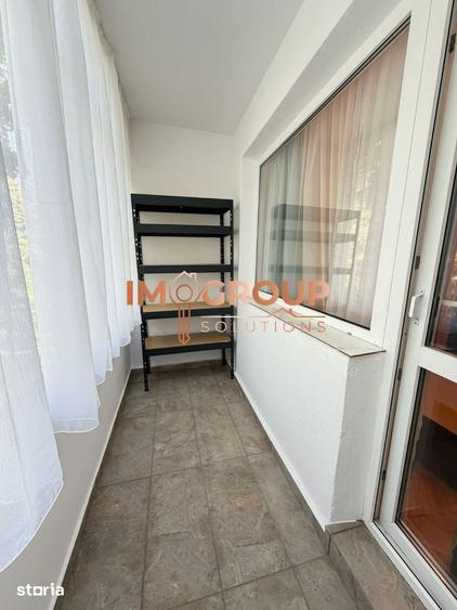 Apartament cu 3 camere semidecomandat în Podu Roș