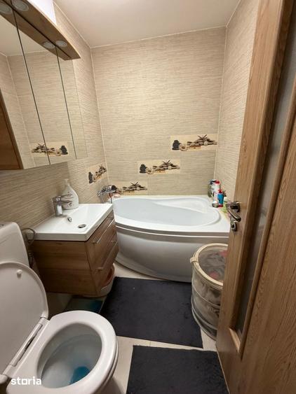 Apartament cu 3 camere semidecomandat în Dristor