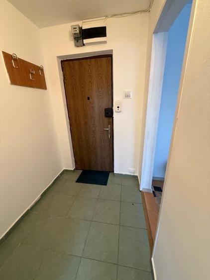 Apartament cu 2 camere semidecomandat, mobilat în Vitan
