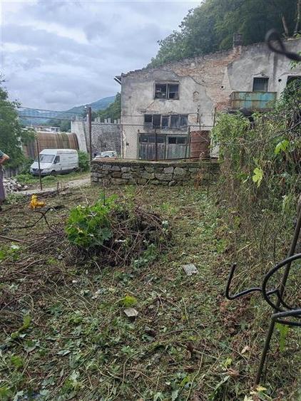 Casă individuală cu 7 camere cu Canalizare în Vest