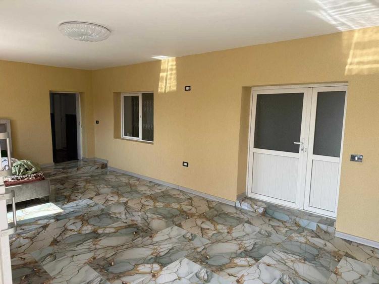 Casă cu 4 camere în Nisipari