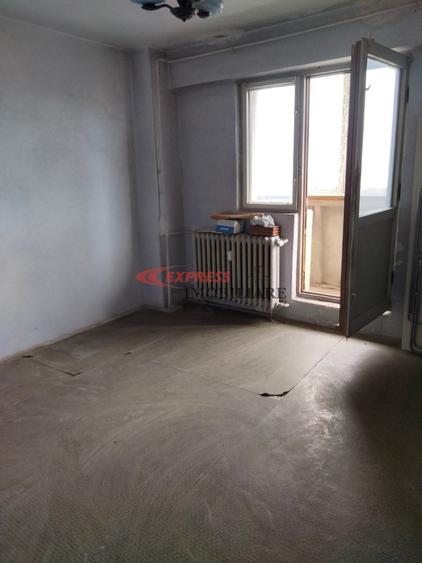 Apartament cu 3 camere decomandat în Dristor