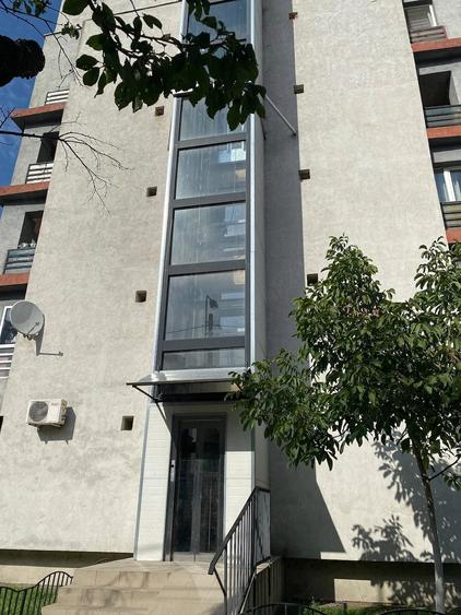 Garsonieră decomandată în Decebal