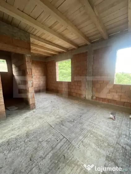 Casă cu 4 camere cu Teren 500 Mp în Central