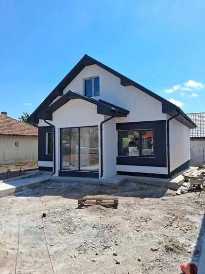 Casă cu Teren 260 Mp în Traian