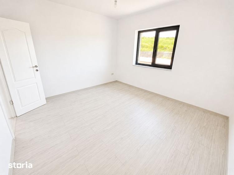 Casă cu 3 camere cu Teren 660 Mp în Podu Roș