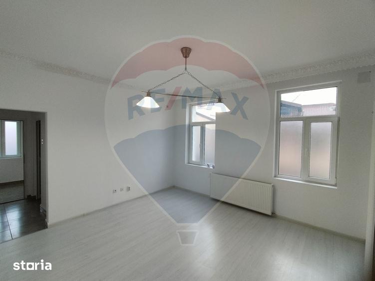 Casă cu 7 camere cu Teren 212 Mp în Ștefan cel Mare
