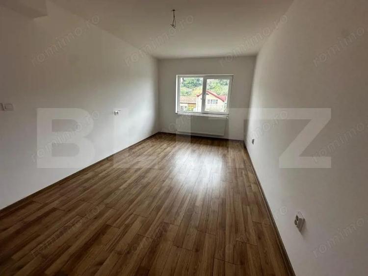 Casă cu 4 camere cu Teren 300 Mp în Central