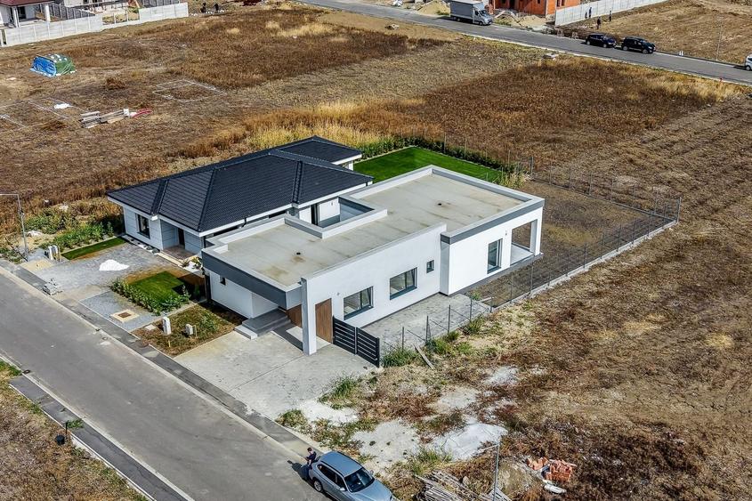 Casă individuală cu 4 camere cu Canalizare în Vladimirescu
