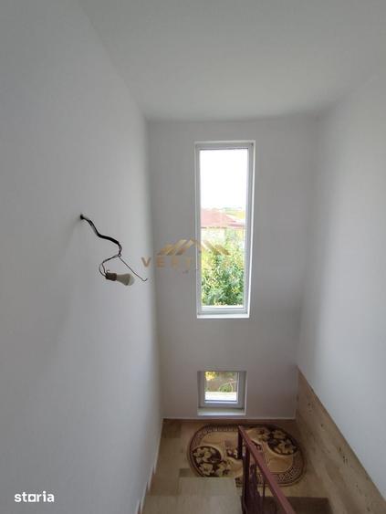 Casă cu 5 camere cu Teren 280 Mp în Vidra