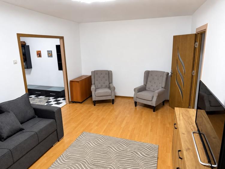 Apartament cu 4 camere semidecomandat, mobilat în Dristor