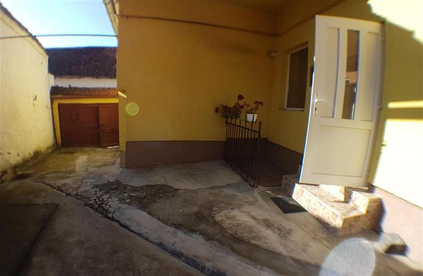 Casă individuală cu 2 camere cu Canalizare în Centrul Istoric