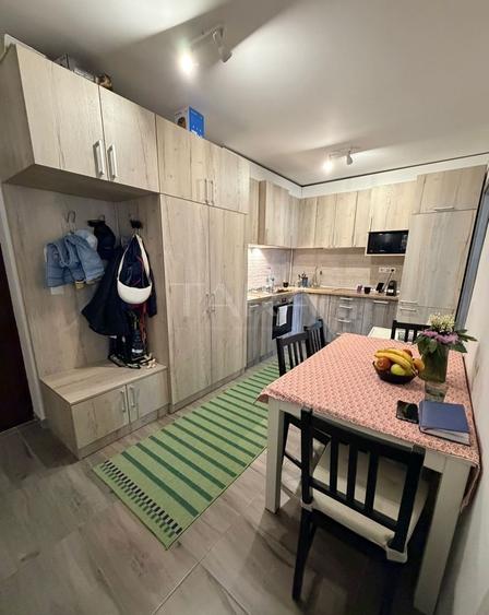 Apartament cu 2 camere semidecomandat, mobilat în Baciu