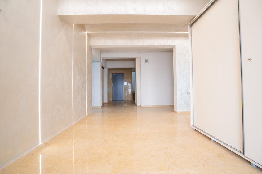 Birou, de 850 mp, în Central