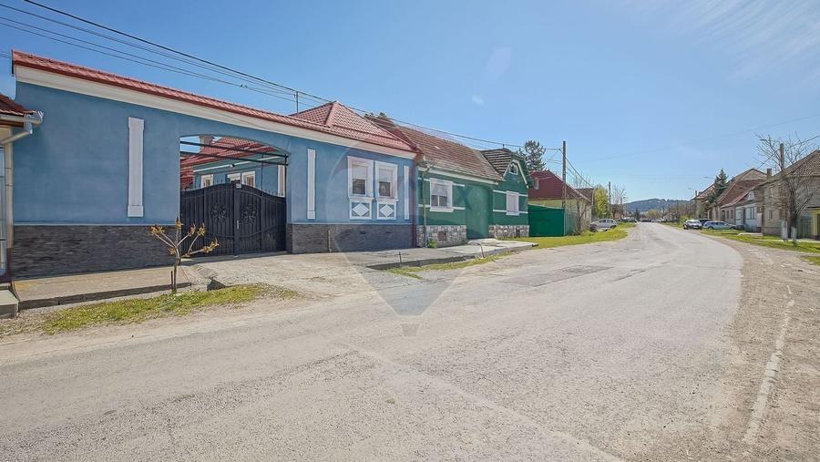 Casă individuală cu 3 camere cu Teren 1200 Mp în Sânpetru