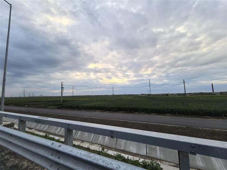 Teren Construcții extravilan de 8093 mp, în Fântânele