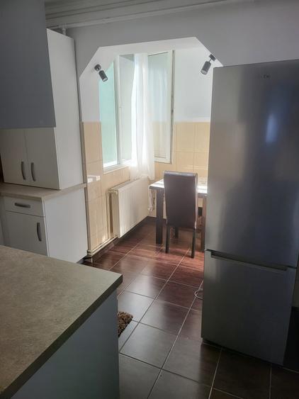 Apartament cu 4 camere semidecomandat în Dacia