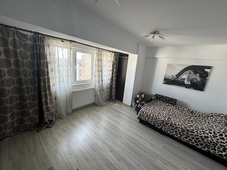 Apartament cu 3 camere decomandat, mobilat în Berceni
