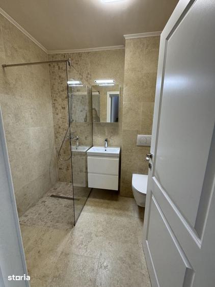 Casă cu 7 camere cu Teren 1146 Mp în Crevedia