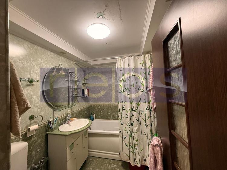 Apartament cu 4 camere semidecomandat, mobilat în Tineretului