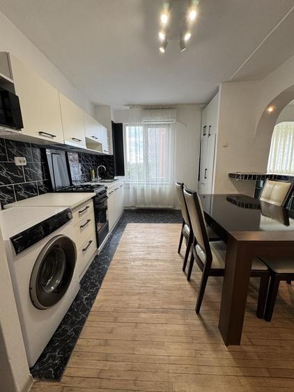 Apartament cu 3 camere decomandat în Rogerius