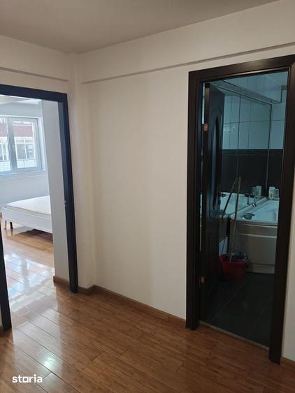 Apartament cu 2 camere decomandat în Calea București