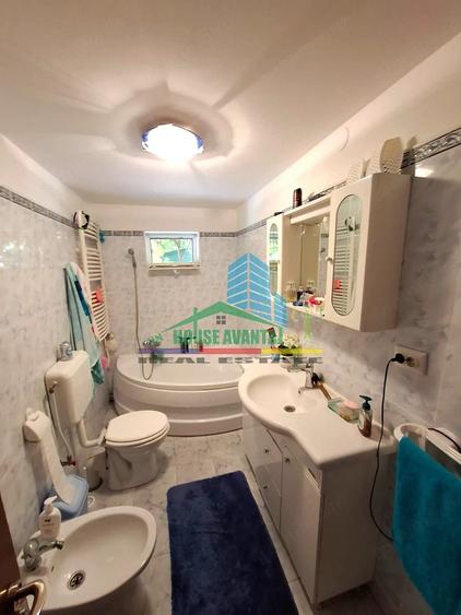 Casă cu 4 camere cu Teren 2428 Mp în Vest