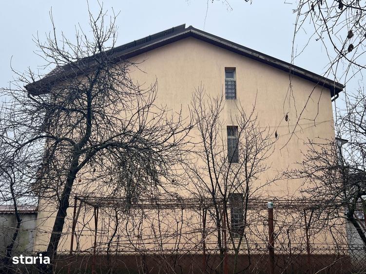 Casă cu 8 camere cu Teren 216 Mp în Afumați