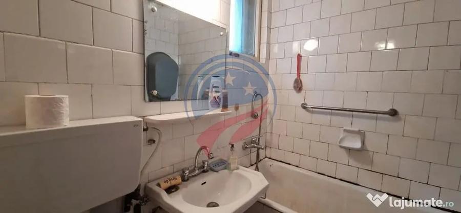 Apartament cu 3 camere semidecomandat în Gării