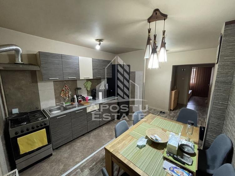Apartament cu 3 camere decomandat, mobilat în Dâmbovița