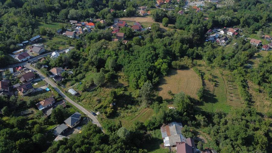 Teren de 9000 mp, în Păușești-Măglași
