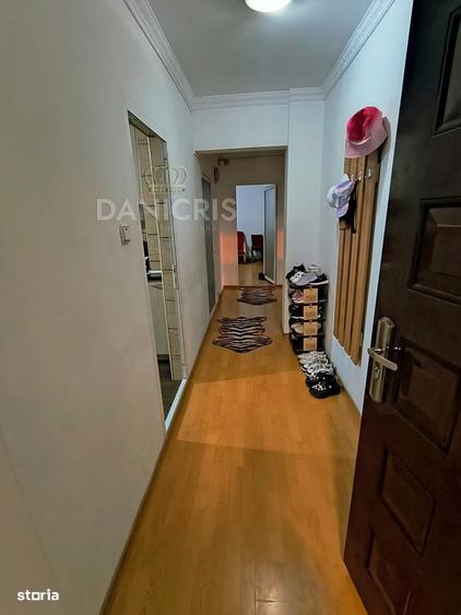 Apartament cu 4 camere decomandat în Trocadero