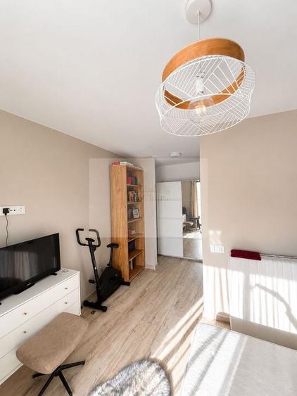 Apartament cu 3 camere semidecomandat, mobilat în Semicentral