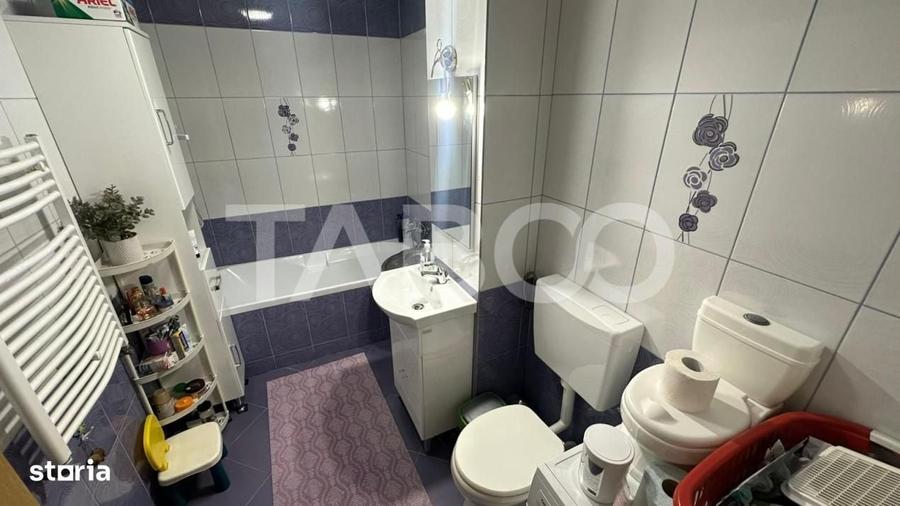 Apartament cu 3 camere decomandat în Roșia
