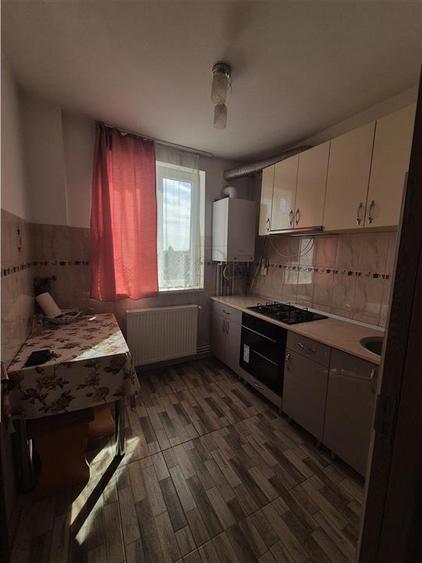 Apartament cu 2 camere decomandat, mobilat în Dâmbovița