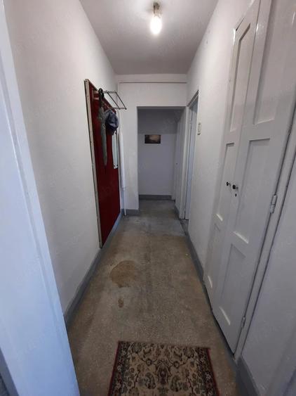 Apartament cu 3 camere semidecomandat în Exterior Vest