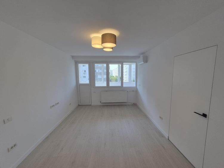 Apartament cu 3 camere semidecomandat în Câmpia Libertății