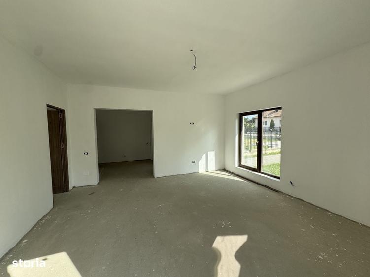 Casă cu 4 camere în Bujoreni