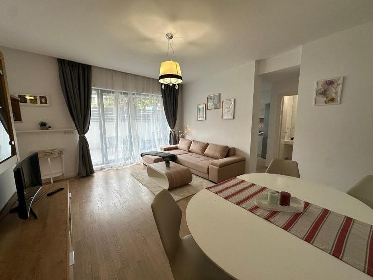 Apartament cu 3 camere semidecomandat în Floreasca