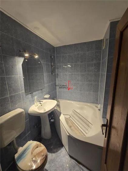 Apartament cu 3 camere semidecomandat, mobilat în Titan