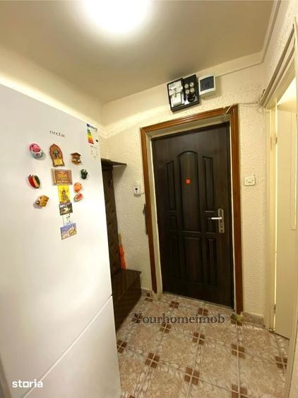 Apartament cu 2 camere semidecomandat în Craiovița Nouă
