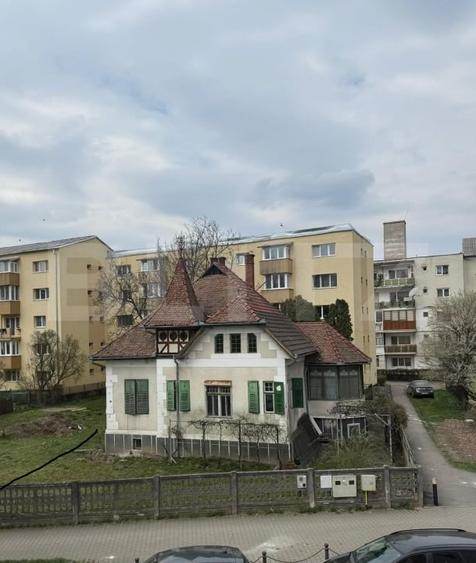 Casă individuală cu 4 camere cu Canalizare în Ultracentral