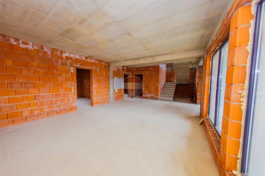 Casă individuală cu 6 camere cu Teren 577 Mp în Săcălășeni