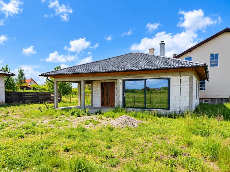 Casă individuală cu 3 camere cu Teren 600 Mp în Solovăstru