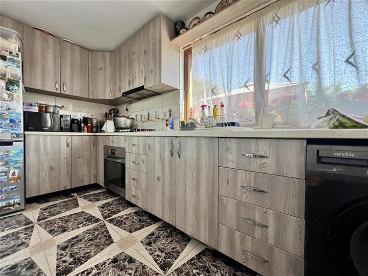 Casă individuală cu 5 camere cu Teren 1382 Mp în Voinești