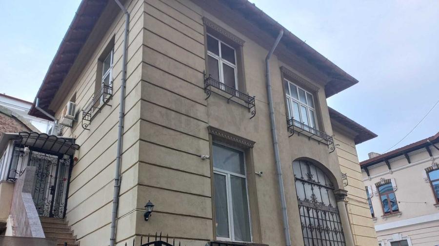 Apartament cu 6 camere semidecomandat în Grădina Icoanei