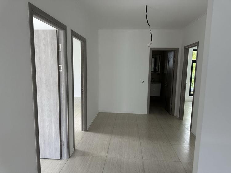 Casă cu 4 camere în Răzvad