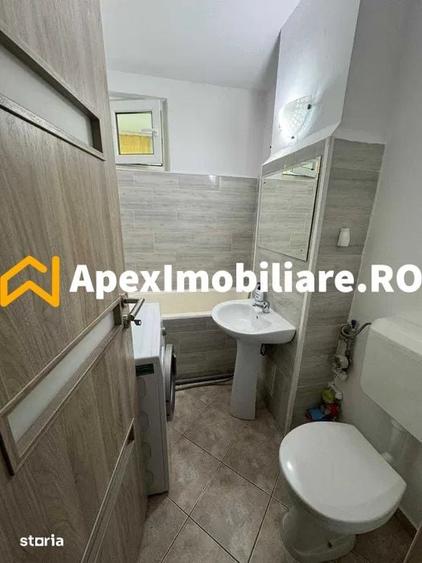 Apartament cu 2 camere semidecomandat în Tei
