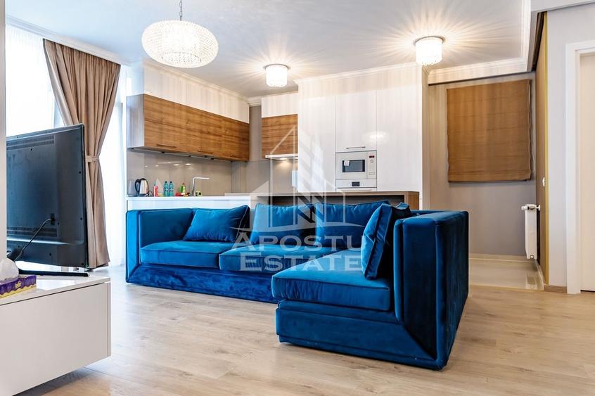 Apartament cu 3 camere semidecomandat, mobilat în Central
